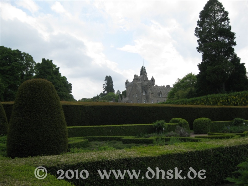 140_Cawdor_Castle_vom_Labyrinthgarten_aus.jpg