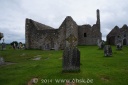 Kreuze und Ruine auf Clonmacnoise