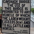 Bitte keine Kühe und Pferde auf der Brücke :)