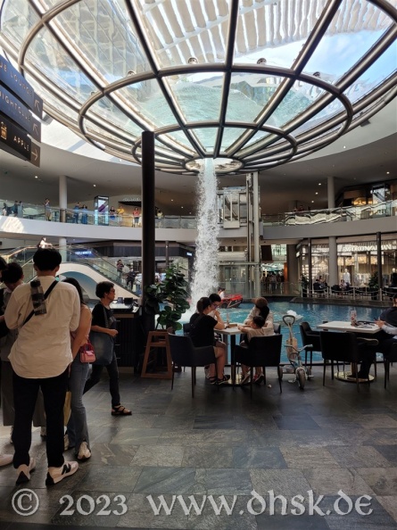 Wasserfall im Einkaufszentrum