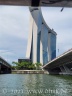 Interessanter Blickwinkel auf das Marina Bay Sands