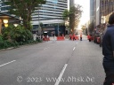 Die Straße neben dem Lau Pa Sat wird um Punkt 19 Uhr abgesperrt