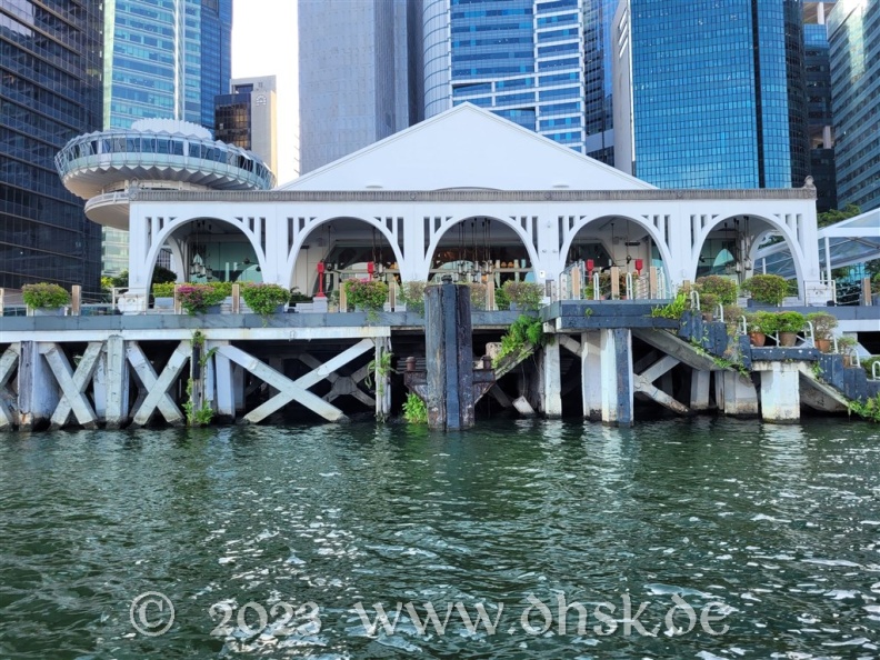 Singapore_River_Boat_Tour_11.jpg