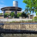 Singapurs Gerichtsgebäude, der Turm im Hintergrund ist ein Hotel